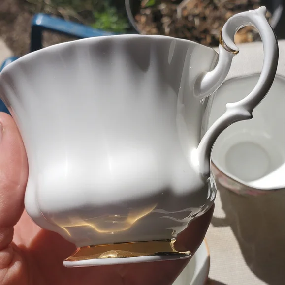 Royal Albert Gold and Floral Teacup Set - Picture 5 of 13